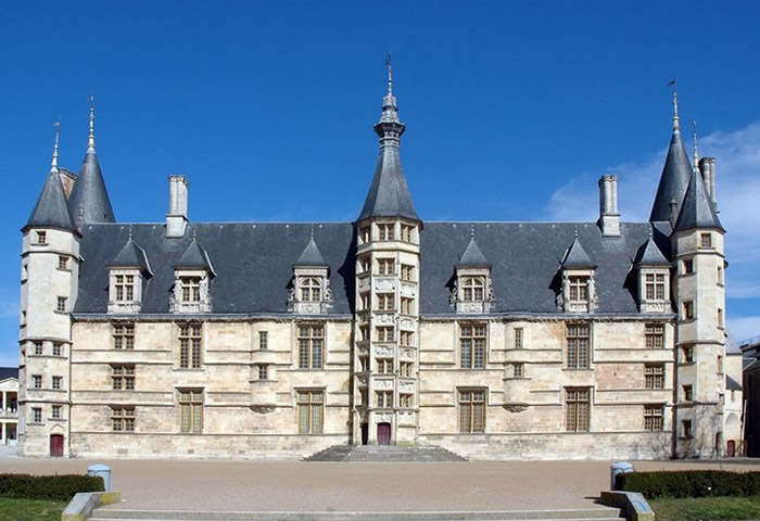 palais ducal a nevers